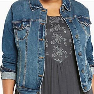 Torrid distressed denim jacket sz 4